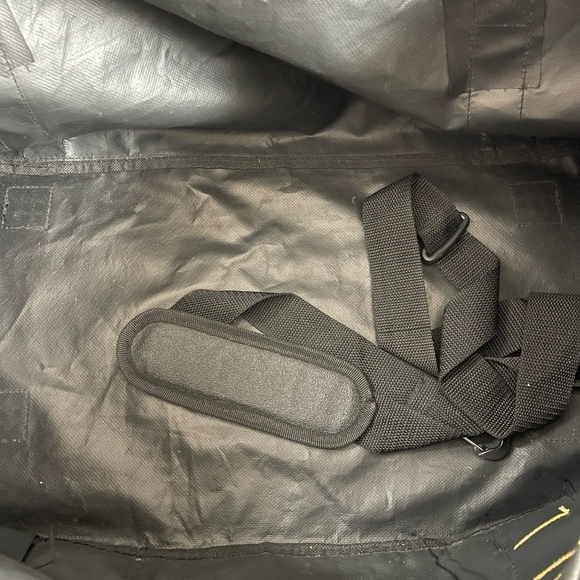 TPRC Sport Duffel Bag Black Yellow Gym Bag Carry On Bag Shoulder Bag - Picture 8 of 9